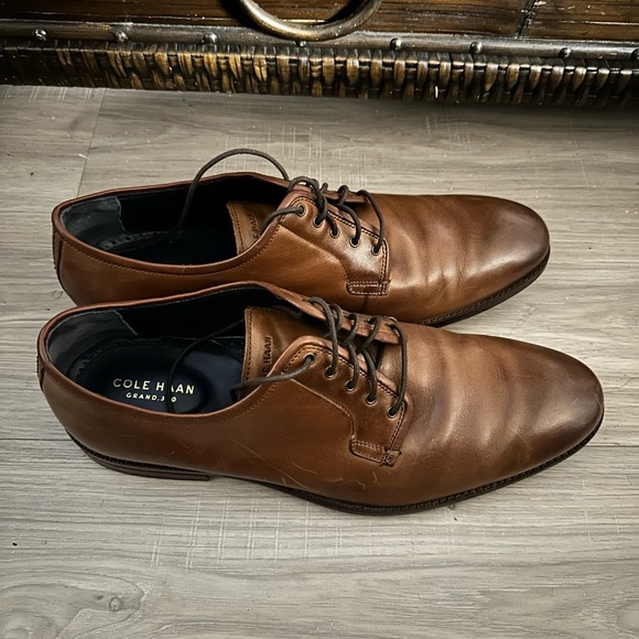 Colehaan Men’s Oxfords - Picture 2 of 5